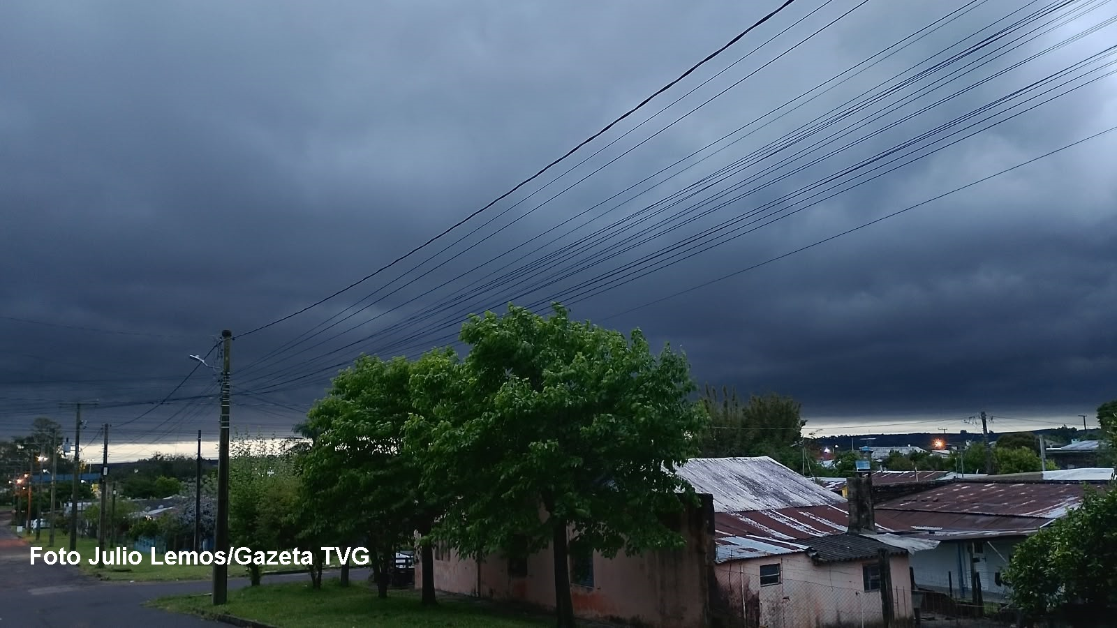 Temporais causam alagamentos e danos em Rosário e região
